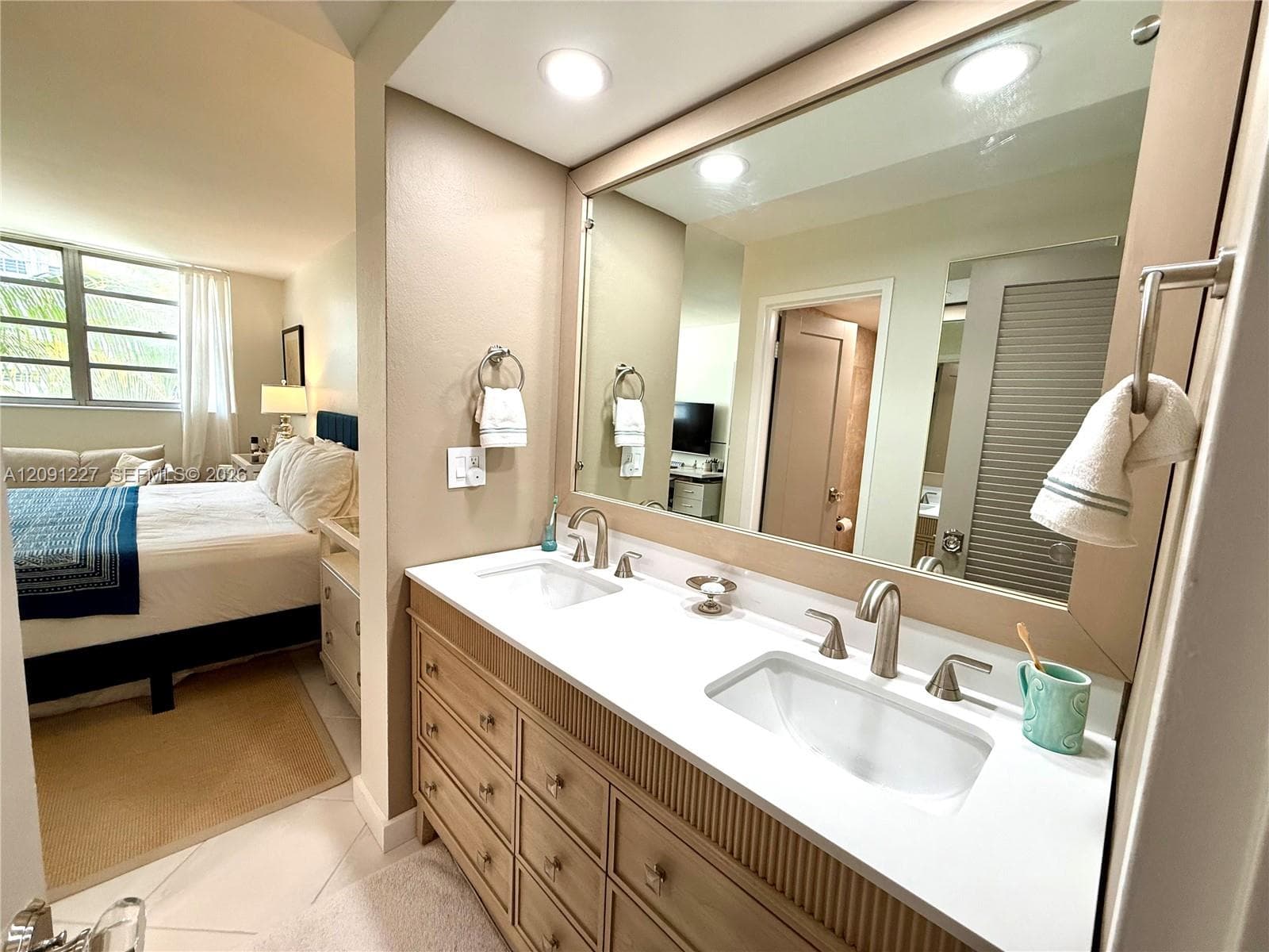 SOUTH BAY CLUB CONDO · #435 in Miami Beach - Photo 22