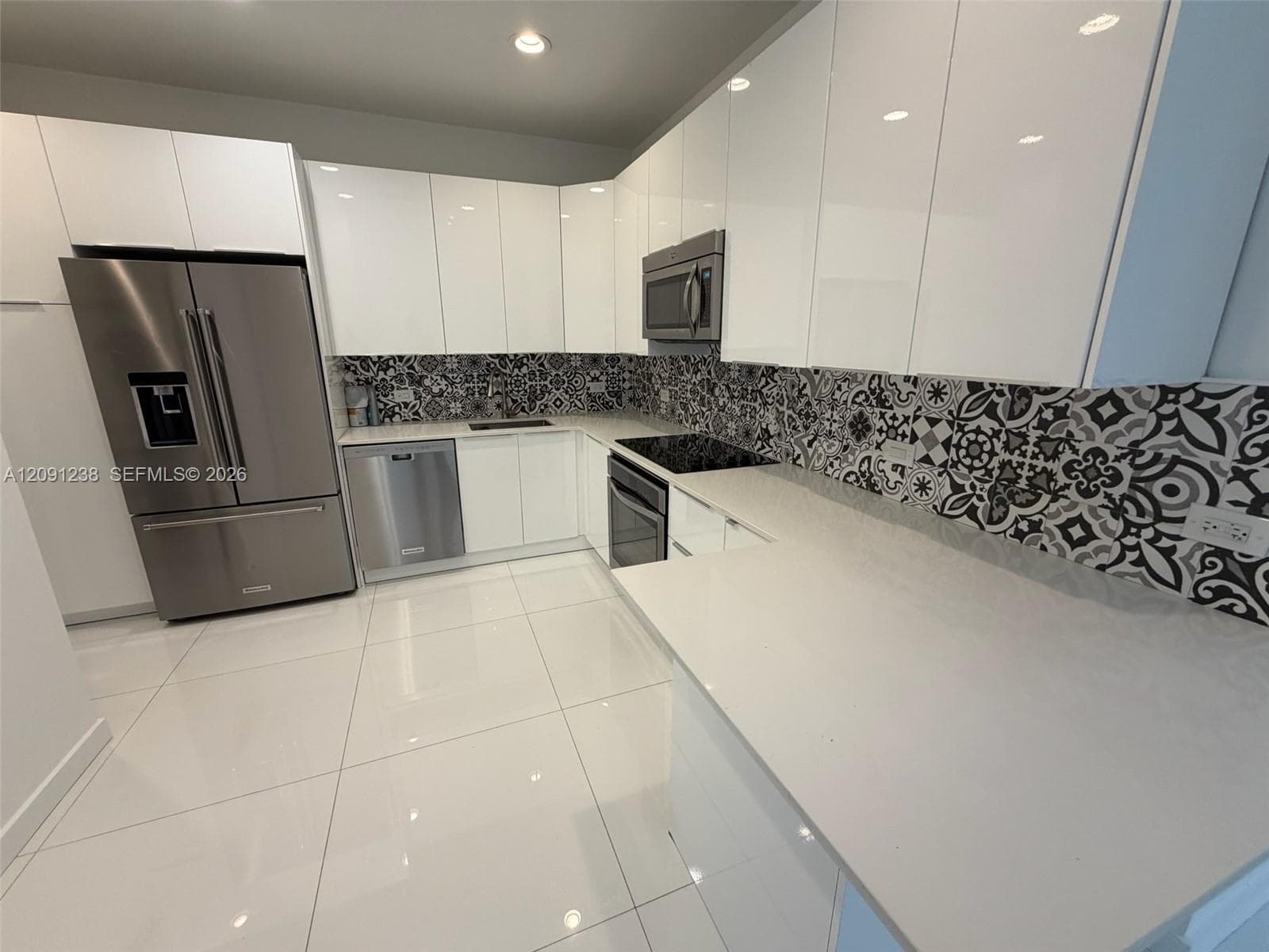 OCEAN VILLAGE CONDO · #4024 in Key Biscayne - Photo 24