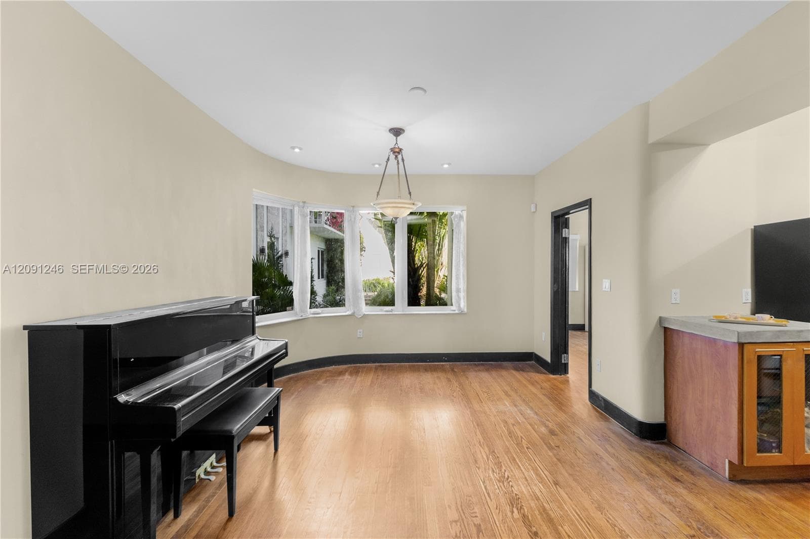 dining area without furniture