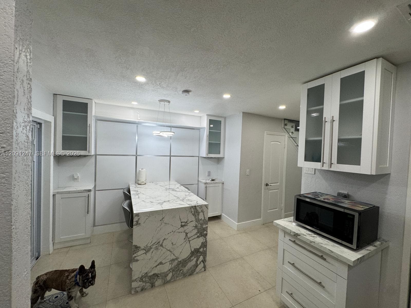 1305 W 53rd St #102 photo 2
