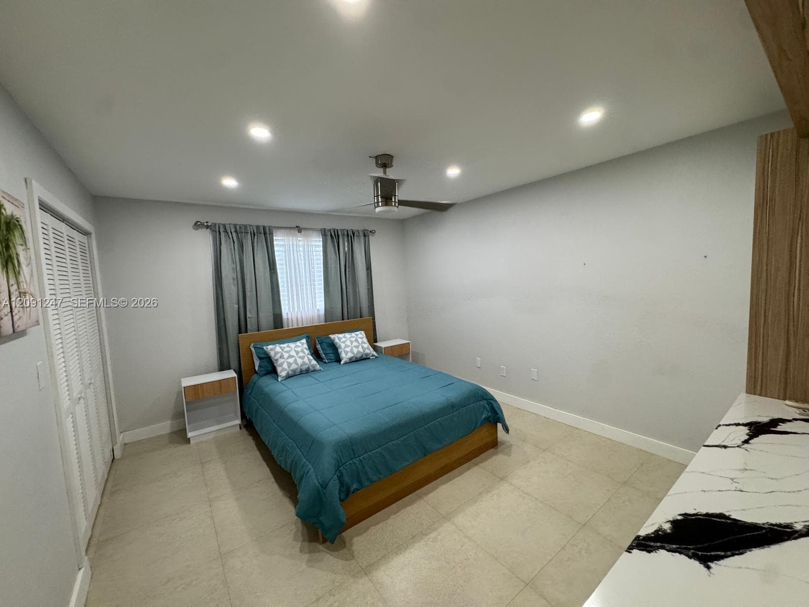 1305 W 53rd St #102 photo 13