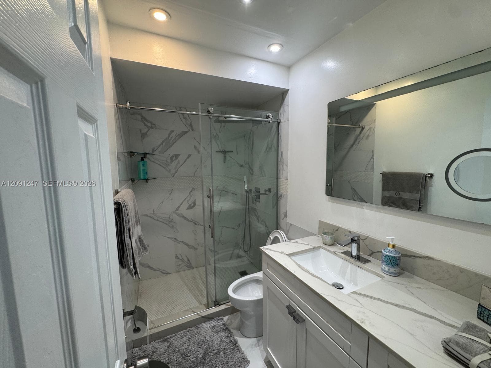 1305 W 53rd St #102 photo 16