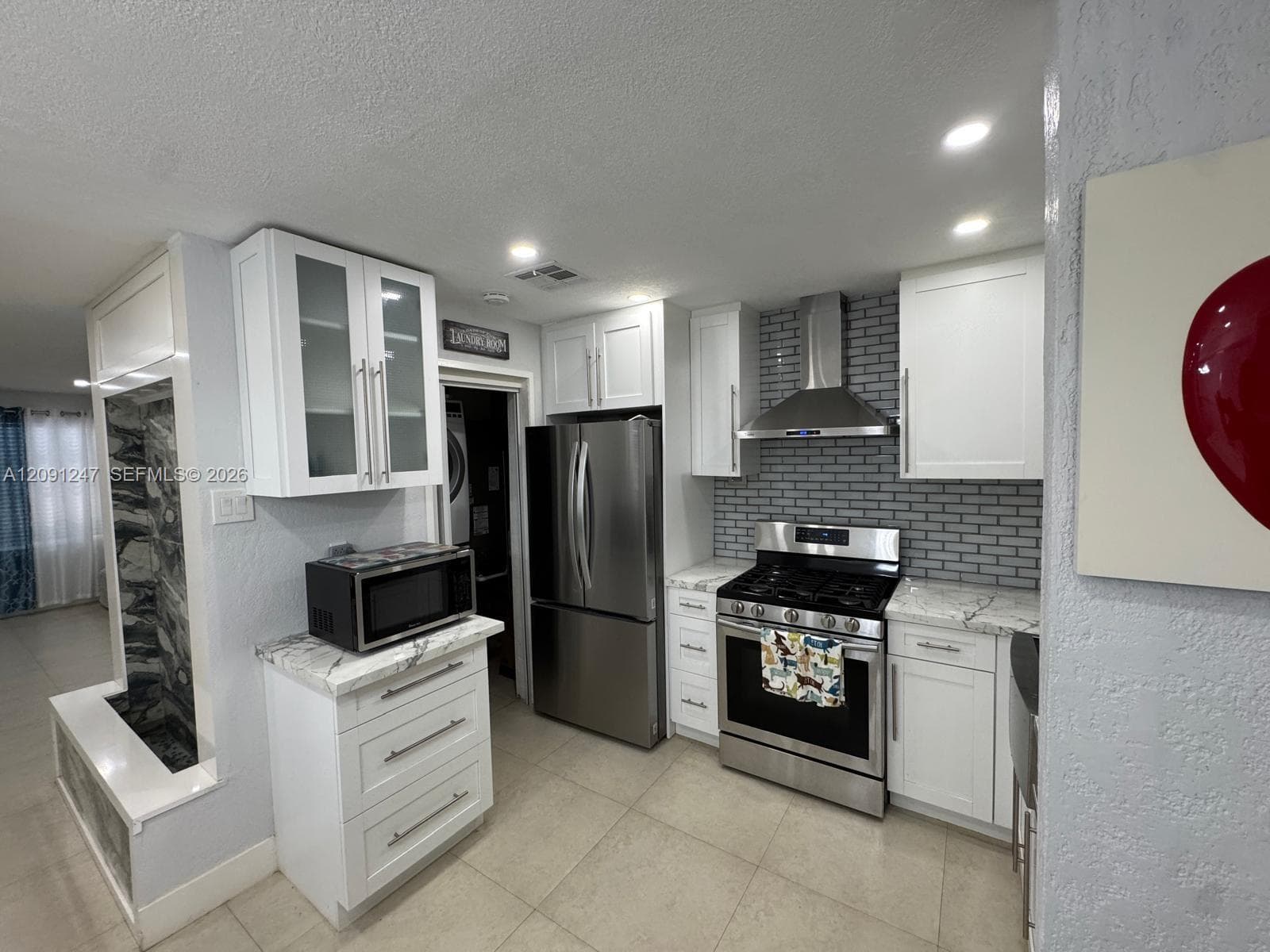 1305 W 53rd St #102 photo 3