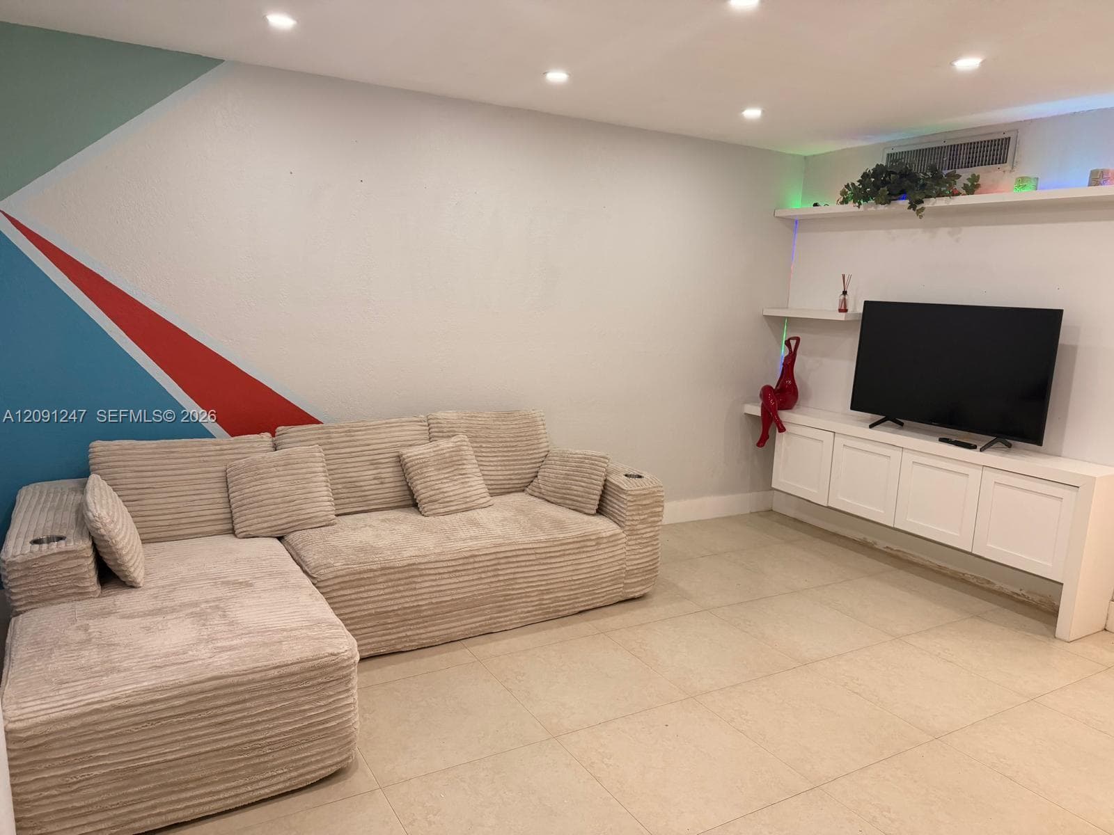 1305 W 53rd St #102 photo 10