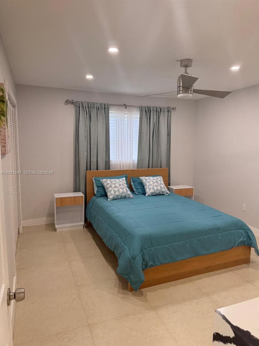 1305 W 53rd St #102 photo 14