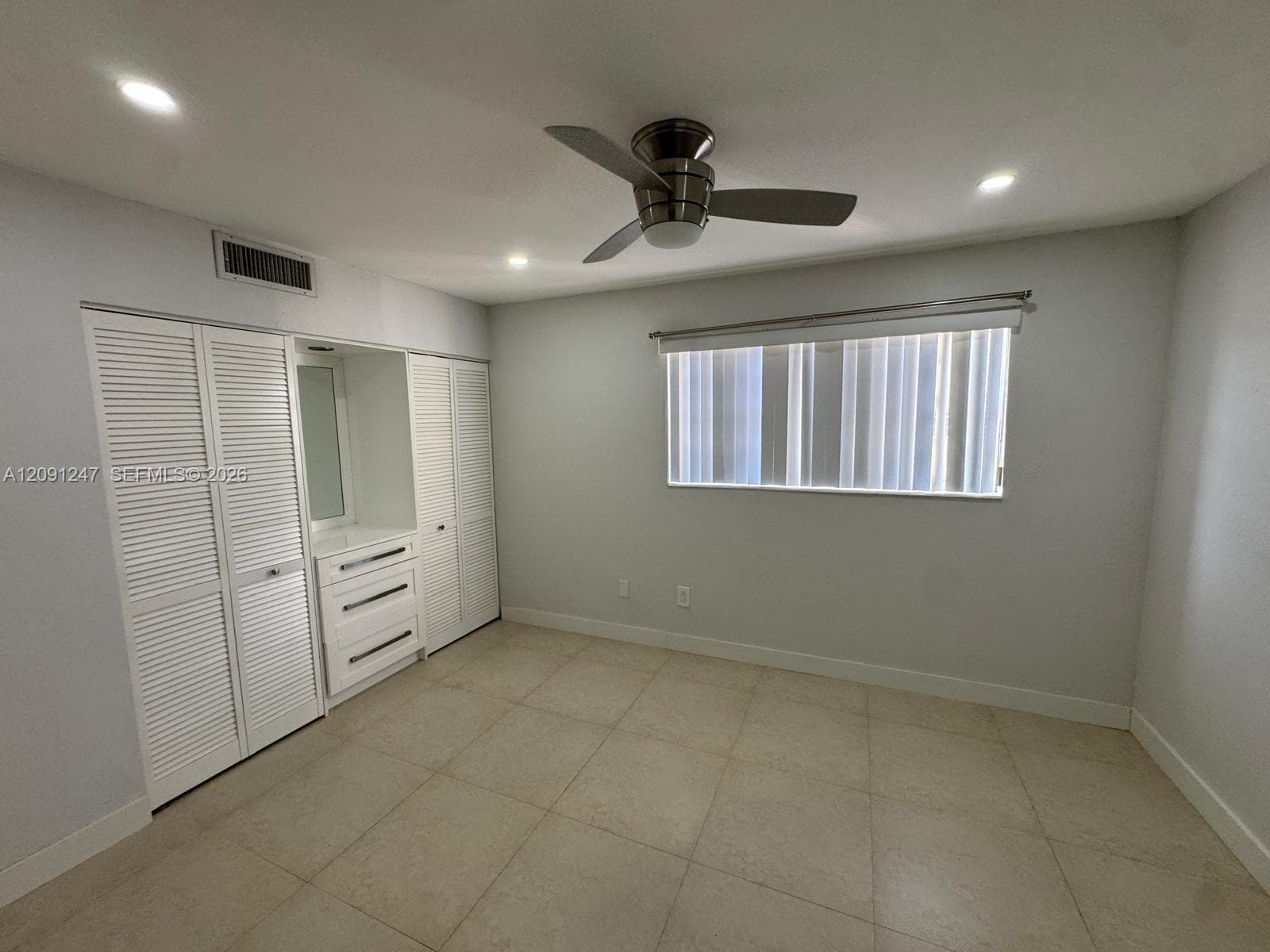 1305 W 53rd St #102 photo 15