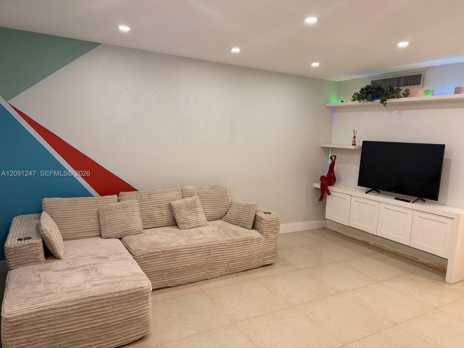 1305 W 53rd St #102 photo 11