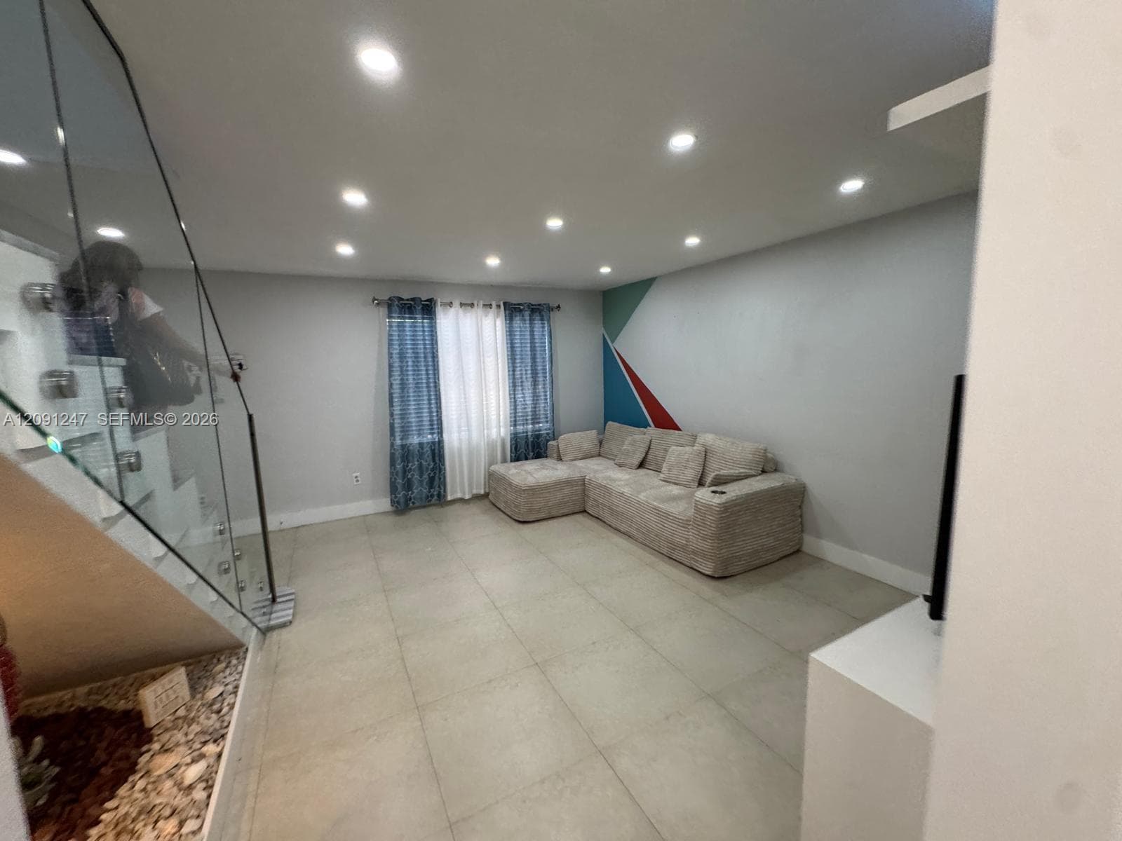 1305 W 53rd St #102 photo 8