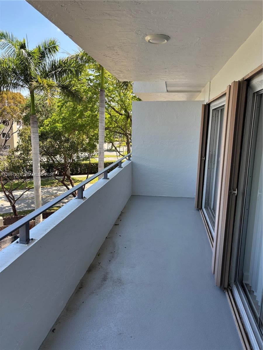 CAMINO CIRCLE CONDO · #308 in Miami - Photo 13