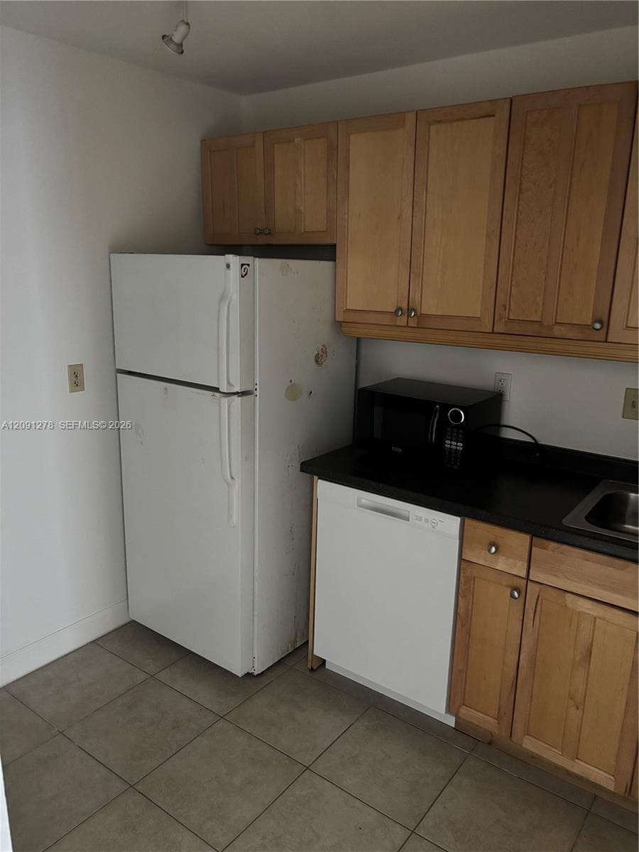 CAMINO CIRCLE CONDO · #308 in Miami - Photo 17