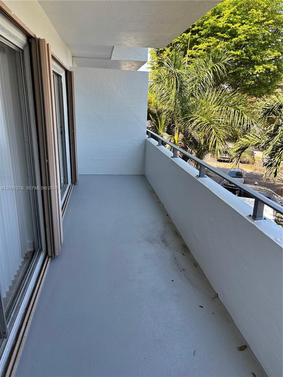 CAMINO CIRCLE CONDO · #308 in Miami - Photo 12
