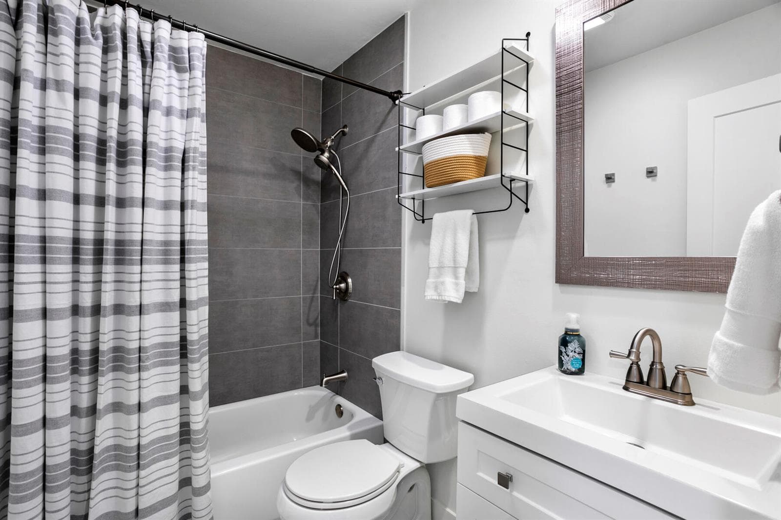 4358_Birdwood_25_MLS