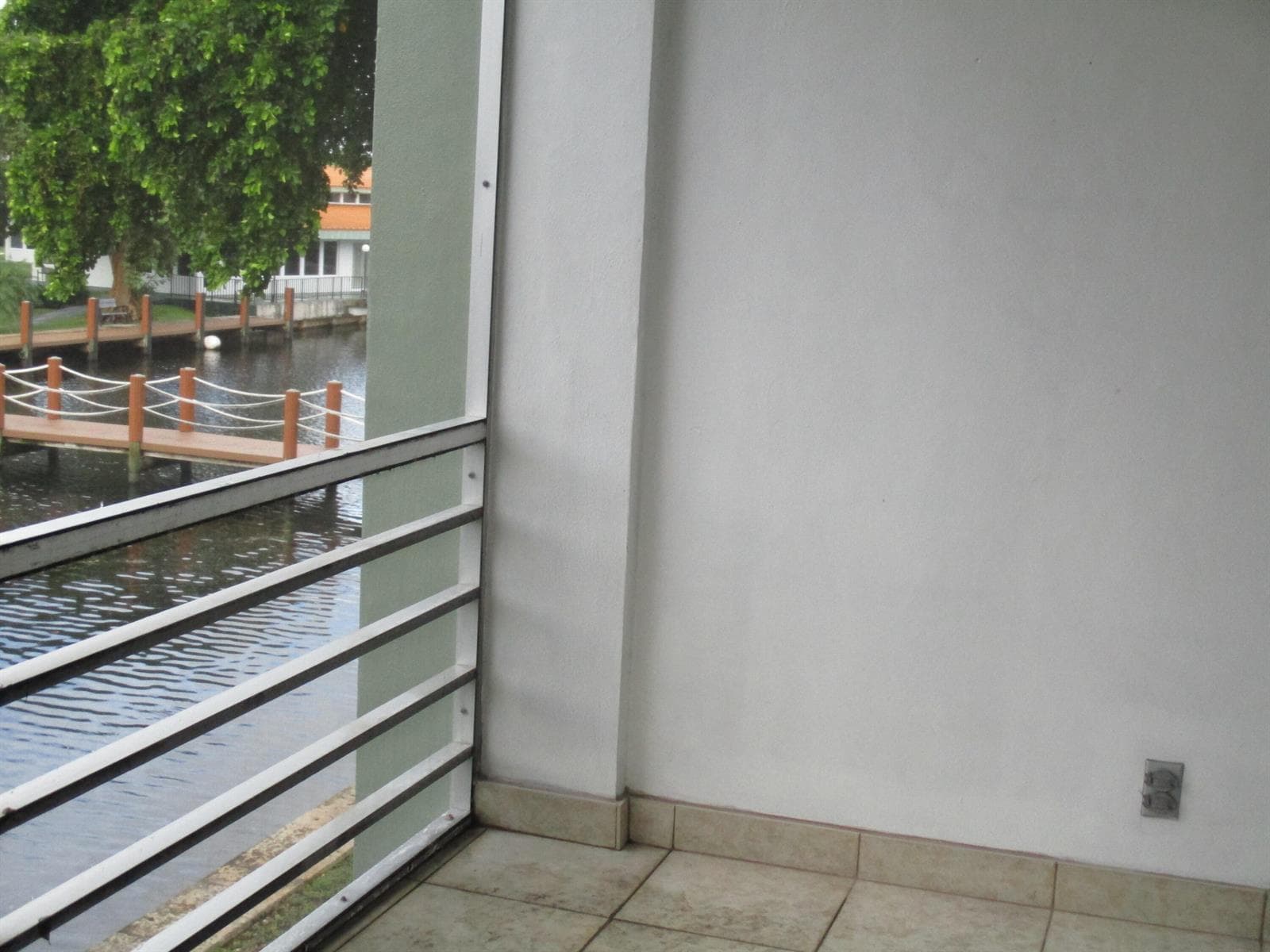 E207 BALCONY