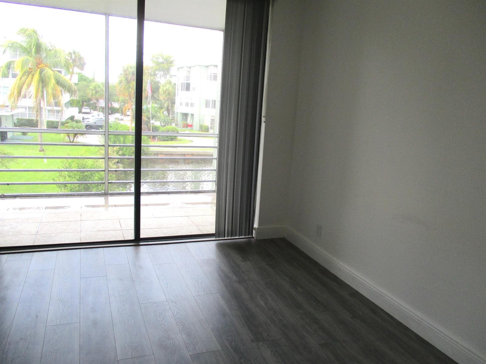 E207 BEDROOM 2