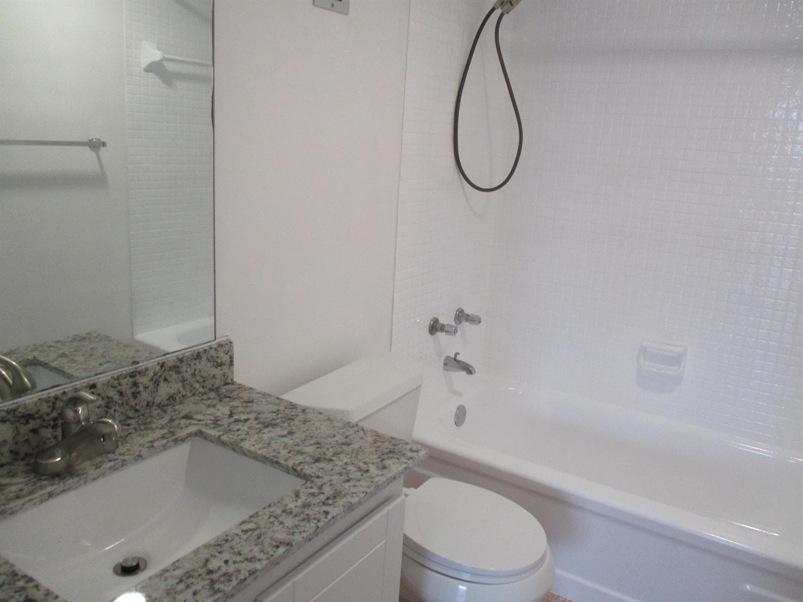 E207 BATH 1