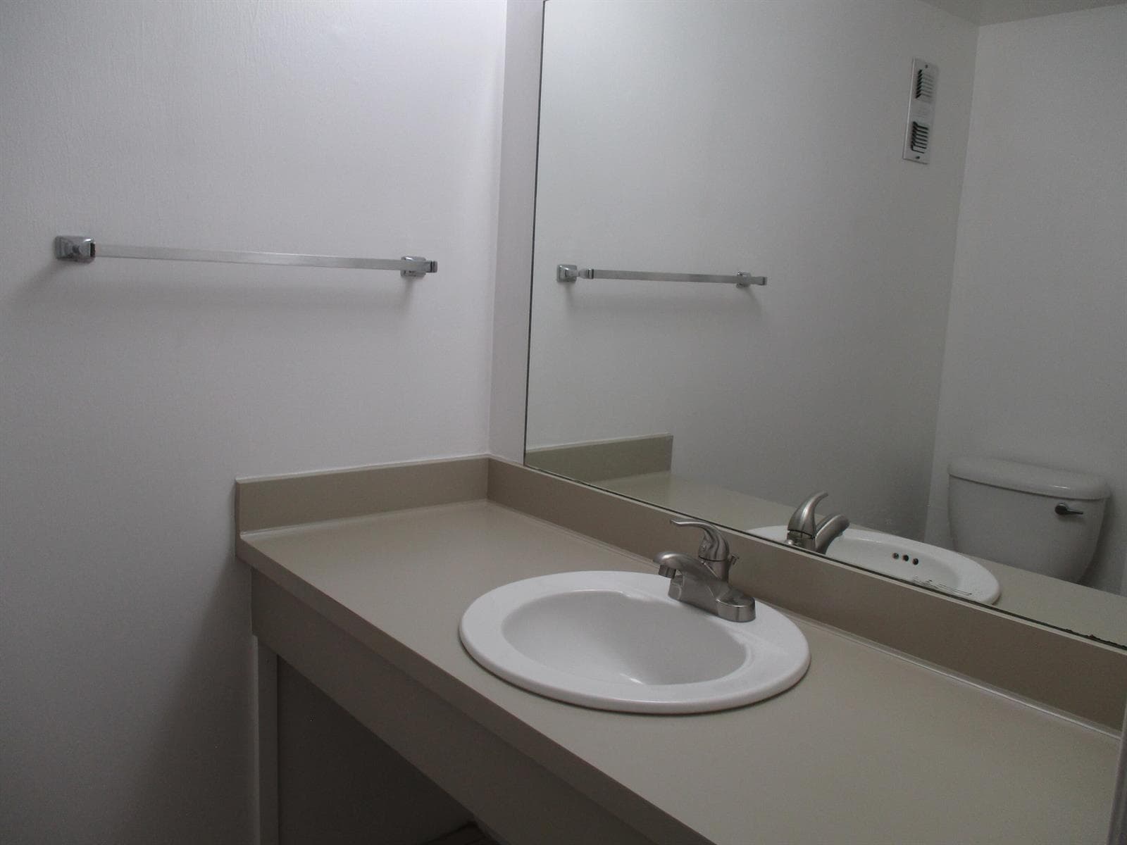 E207 BATH 2