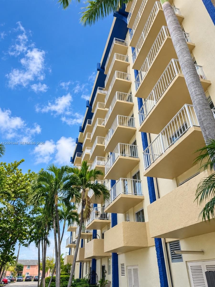 YOLANDA VILLAS CONDO · #901E in Miami - Photo 28