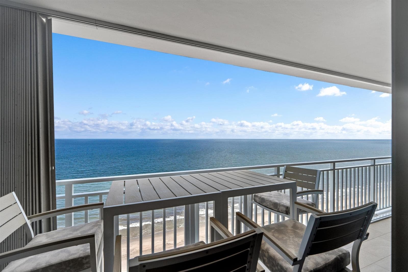 OCEANVIEW BALCONY SEATING