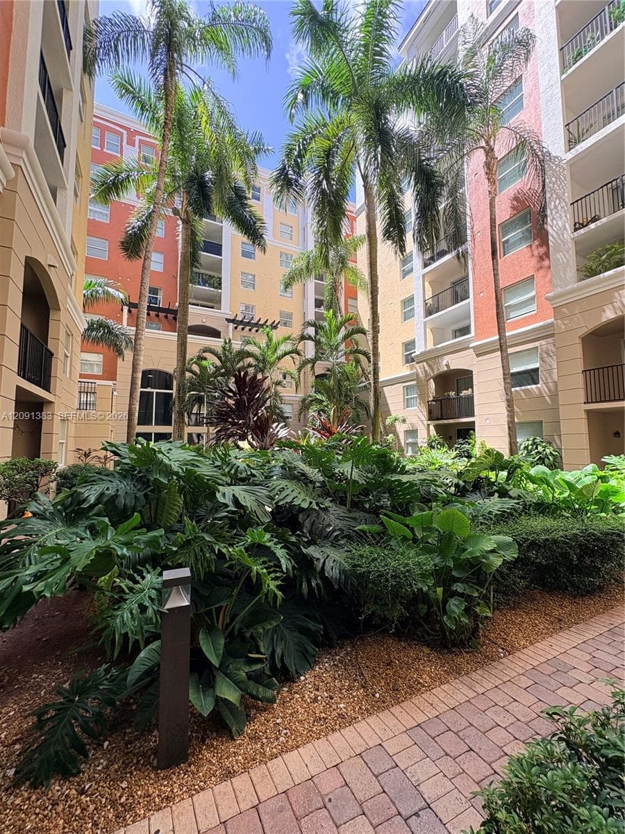 Porto Bellagio · #2121 in Sunny Isles Beach - Photo 32