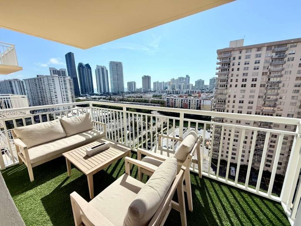 WINSTON TOWERS 200 · #1712 in Sunny Isles Beach - Photo 2