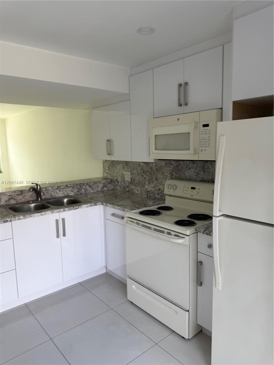 OASIS EN MANGO HILL CONDO · #56 in Hialeah - Photo 13