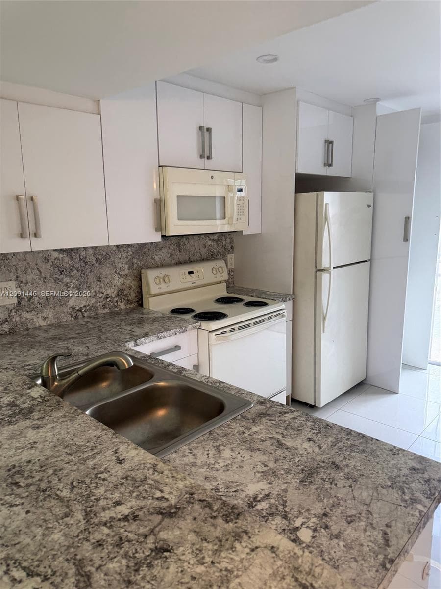 OASIS EN MANGO HILL CONDO · #56 in Hialeah - Photo 11