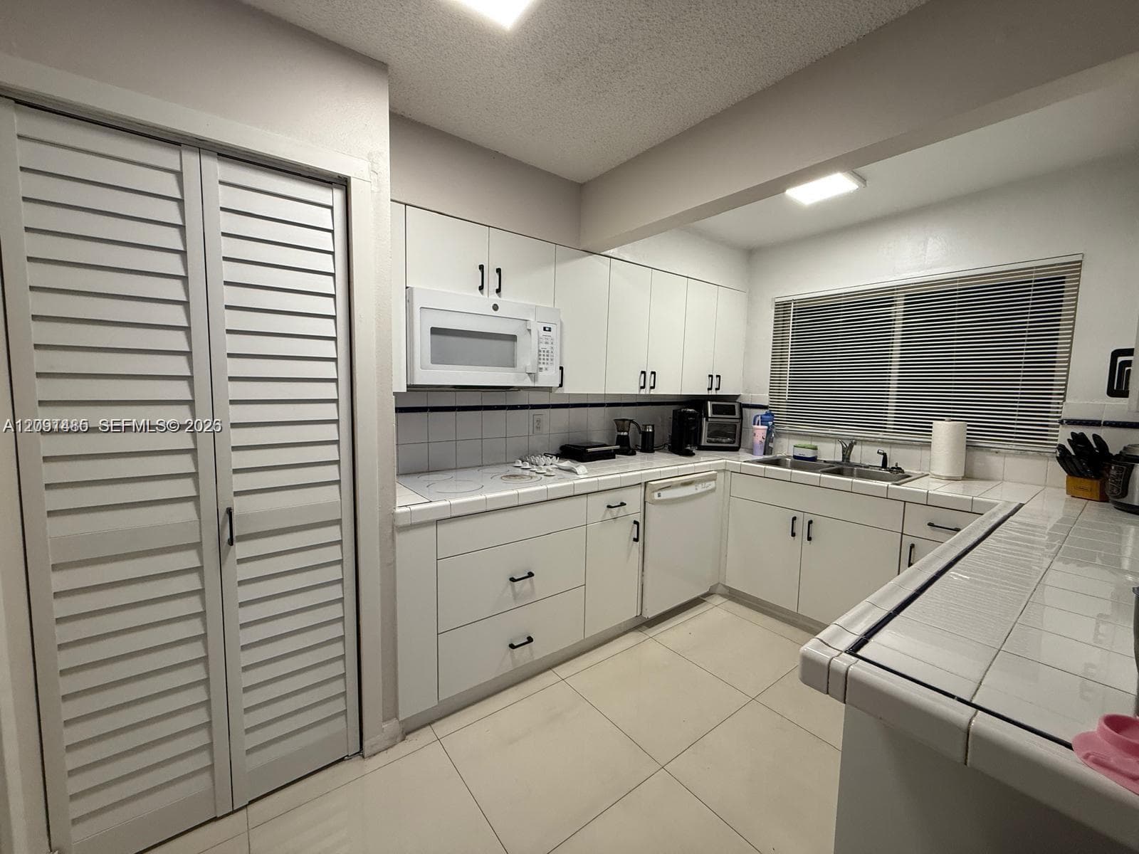 6504 Kendale Lakes Dr #404 photo 10