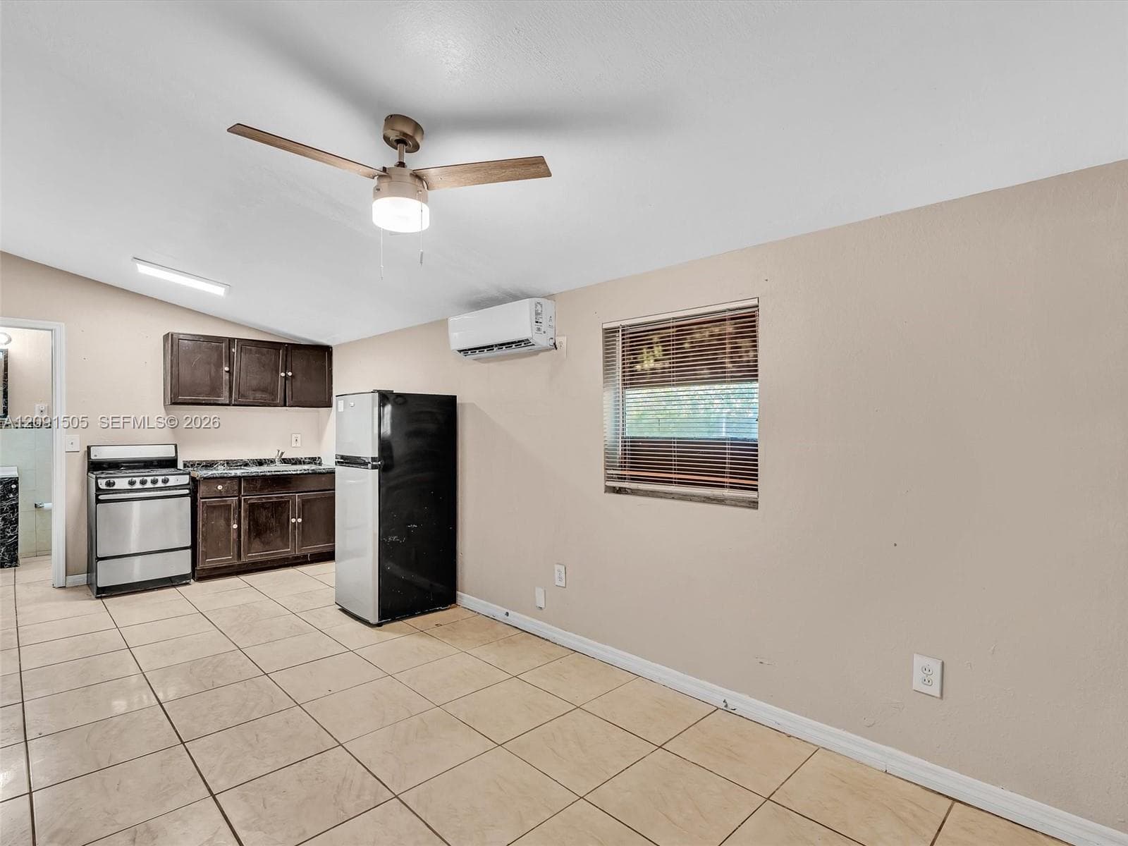 365 NE 171st Ter photo 22