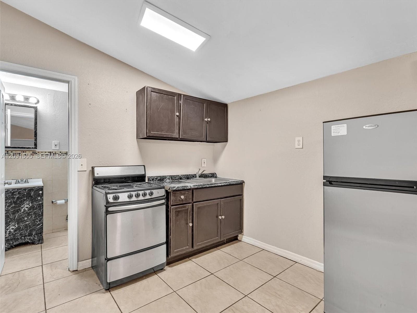 365 NE 171st Ter photo 28