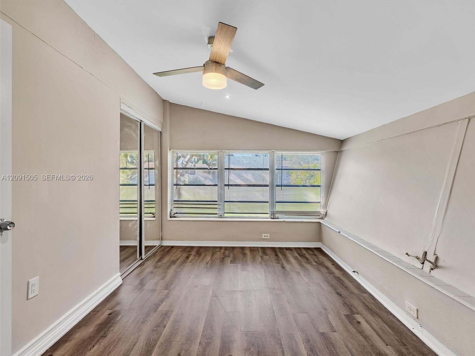 365 NE 171st Ter photo 24