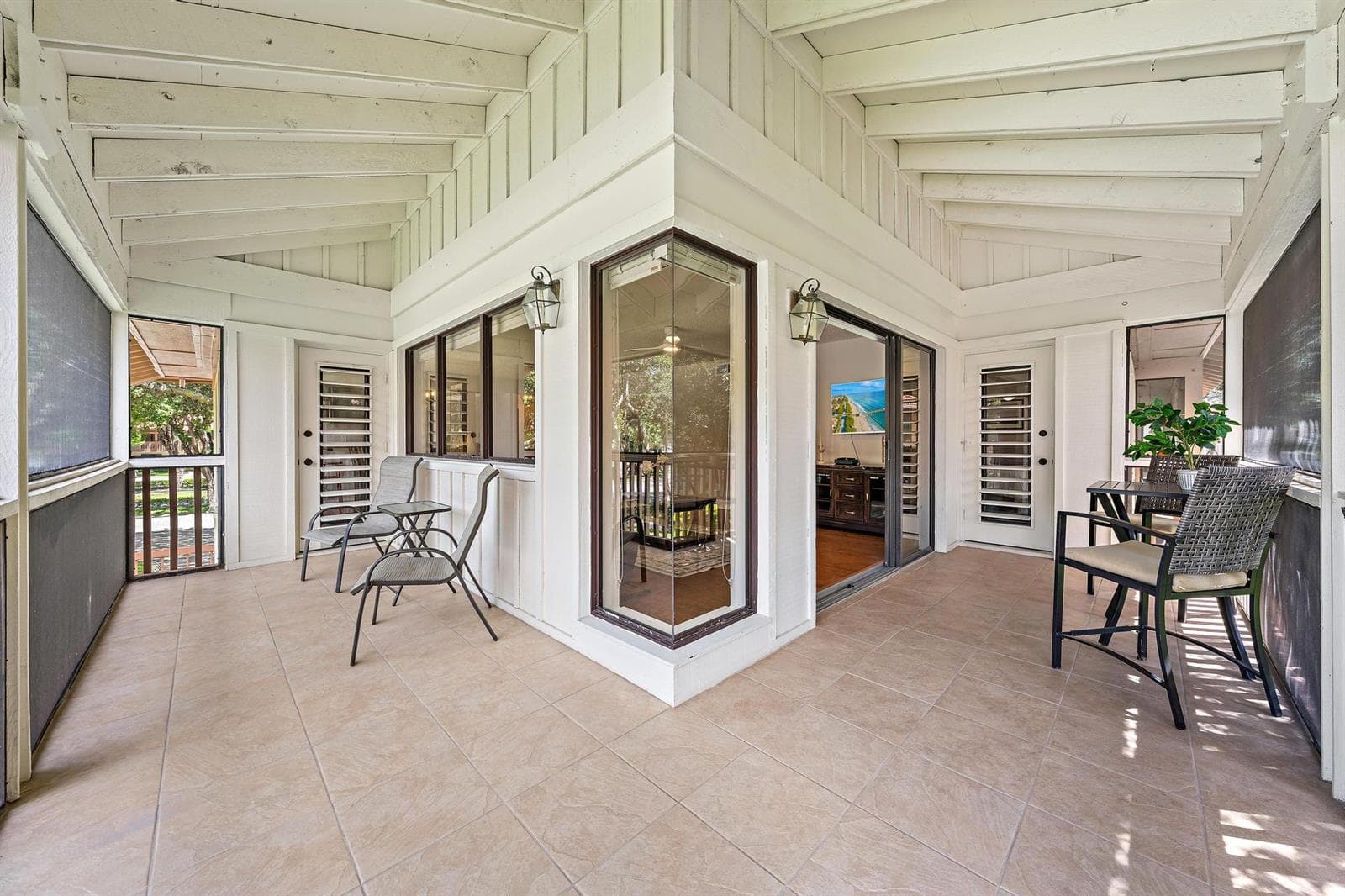 Covered & Screened Balcony