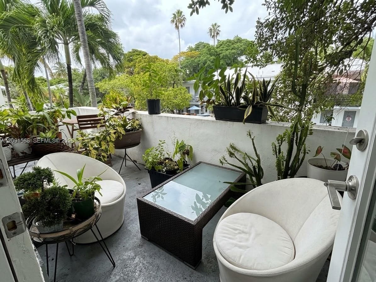 FRIENDLY CORNER CONDO · #932D in Miami Beach - Photo 12