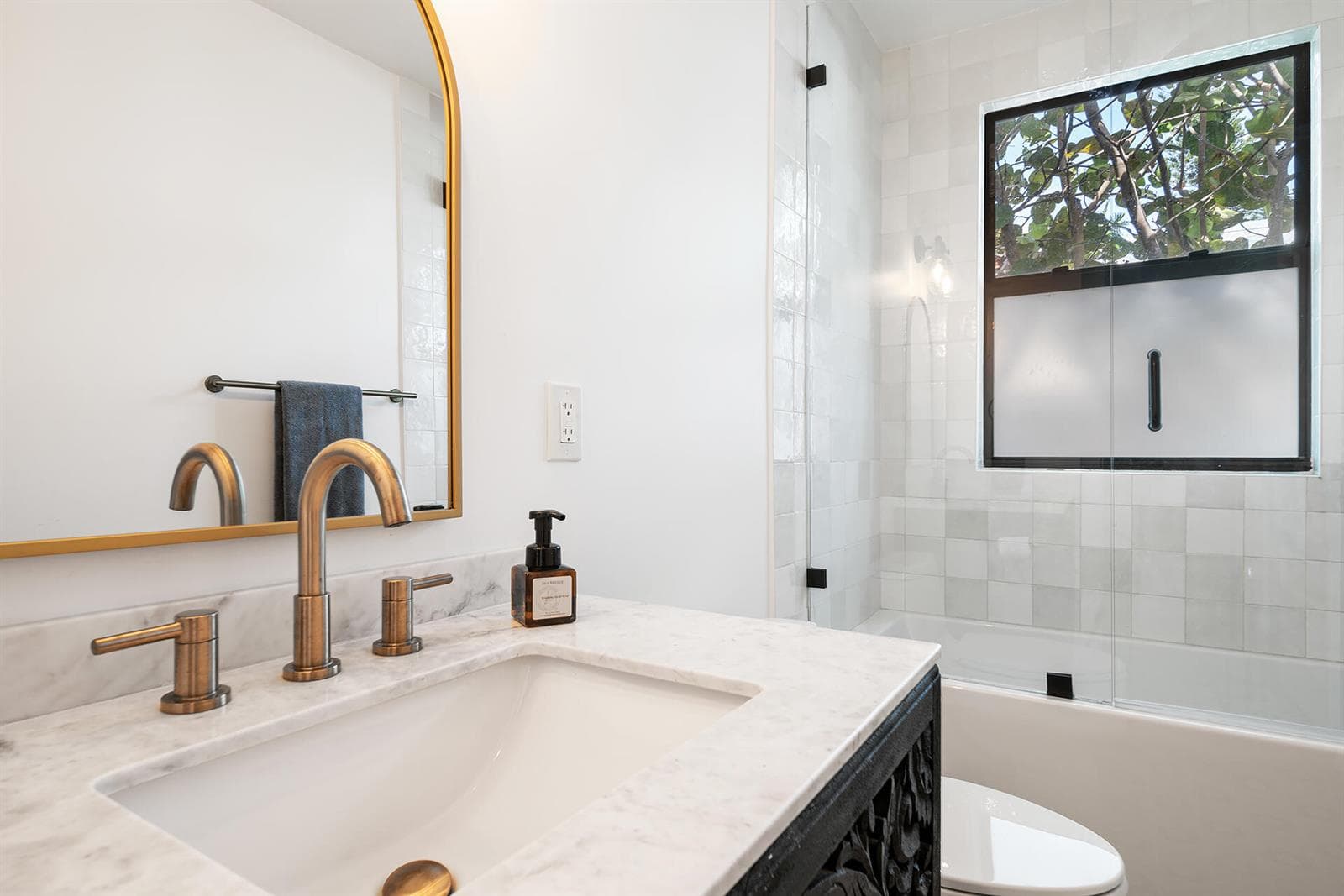 520-28TH-ST-33407-026