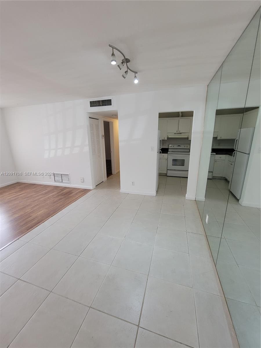 EVERETT ARMS NO 5 CONDO · #505 in Pompano Beach - Photo 4