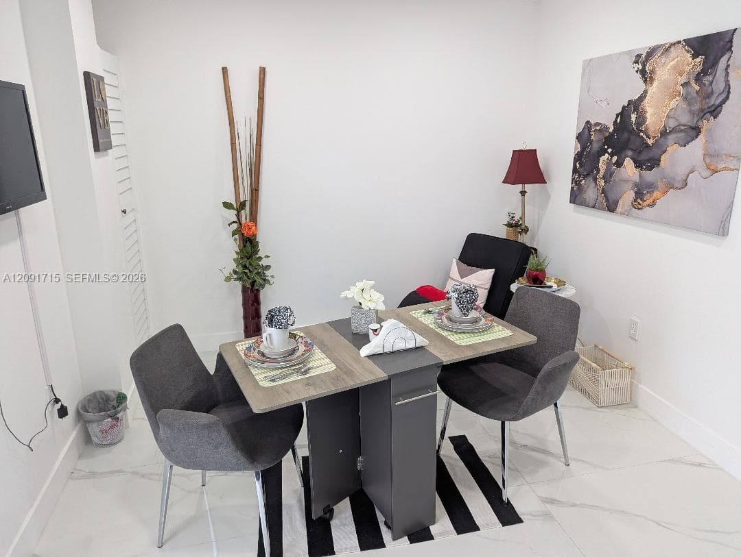 LUCKY STAR ESTATES · #B in Miami - Photo 4
