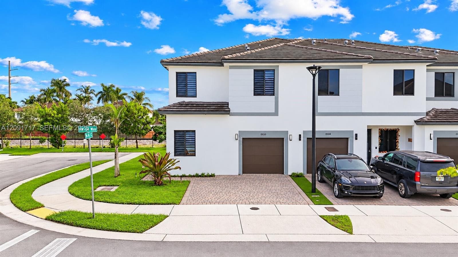 15720 SW 136th Way photo 2