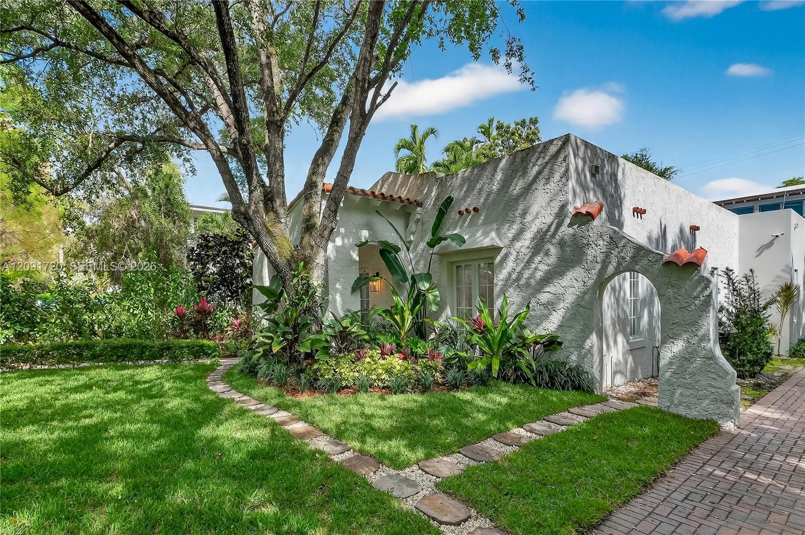 1109 Almeria Ave photo 3