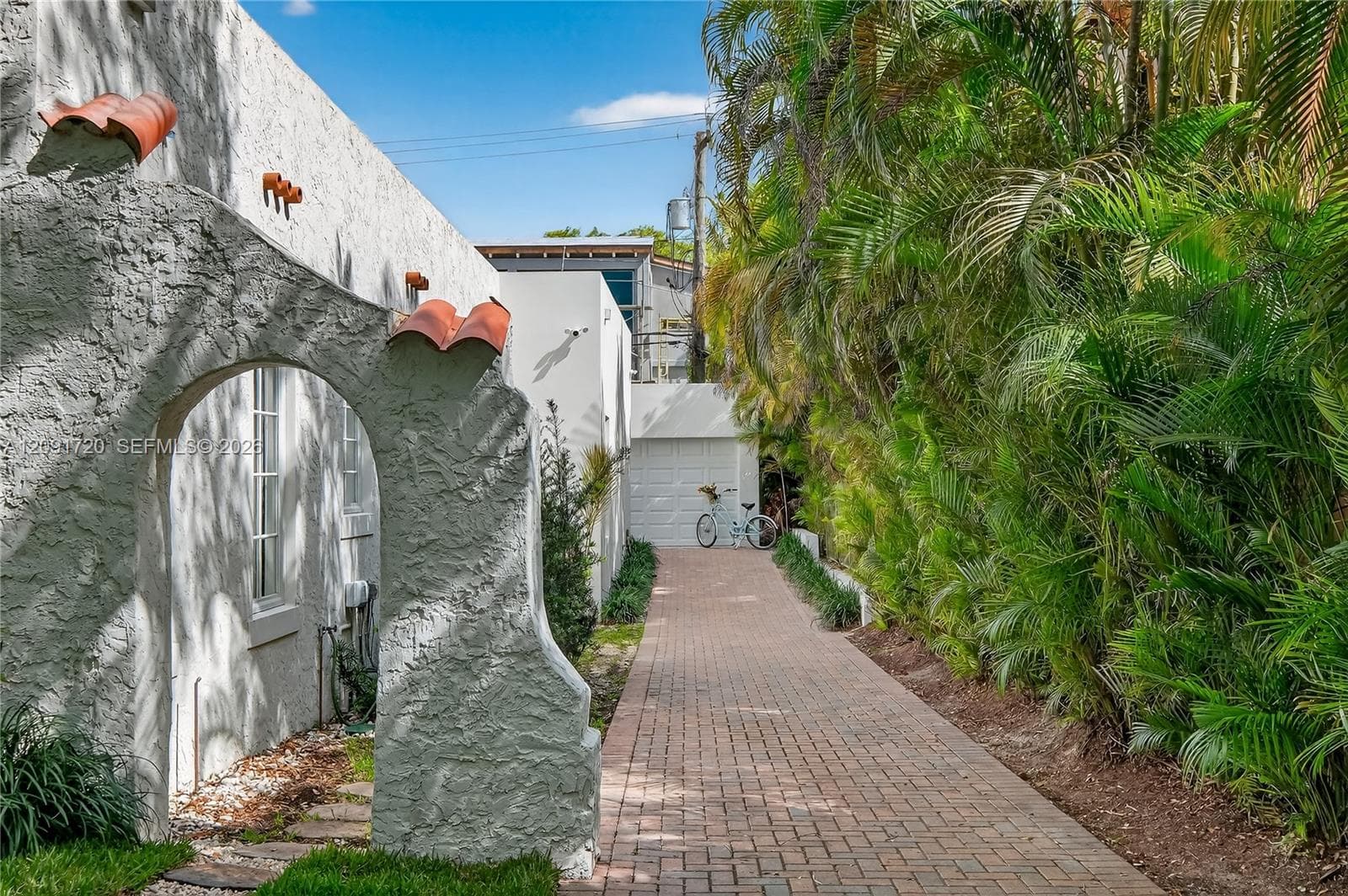 1109 Almeria Ave photo 5