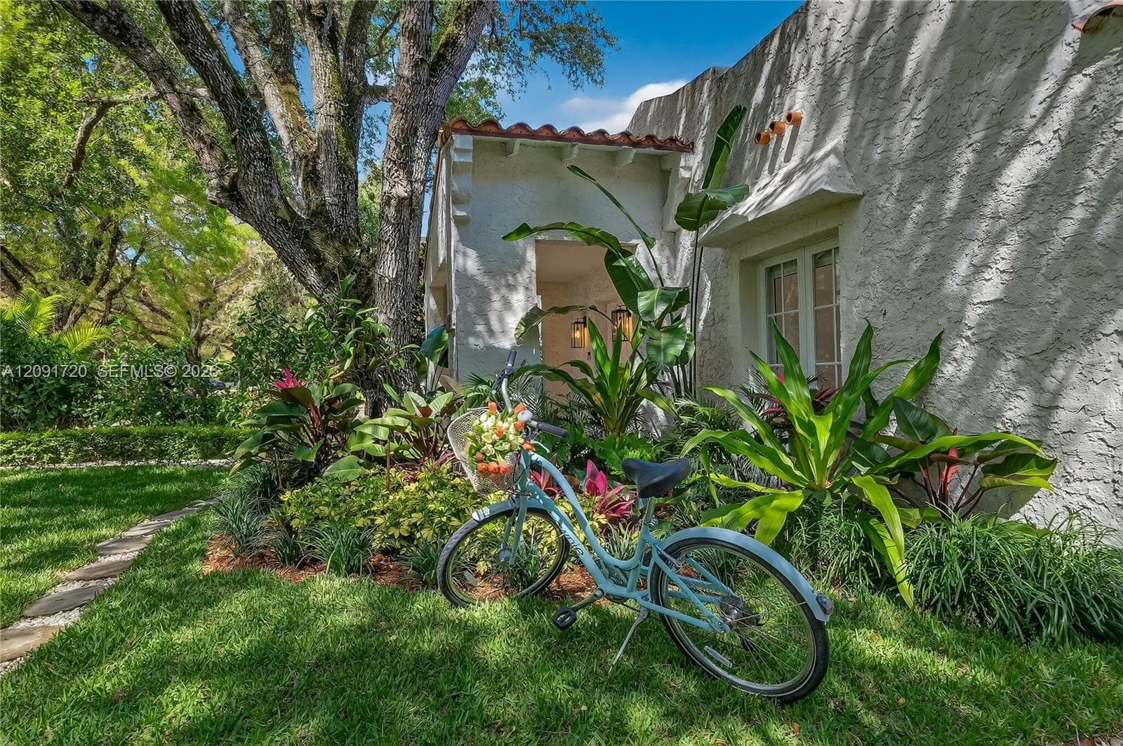 1109 Almeria Ave photo 4