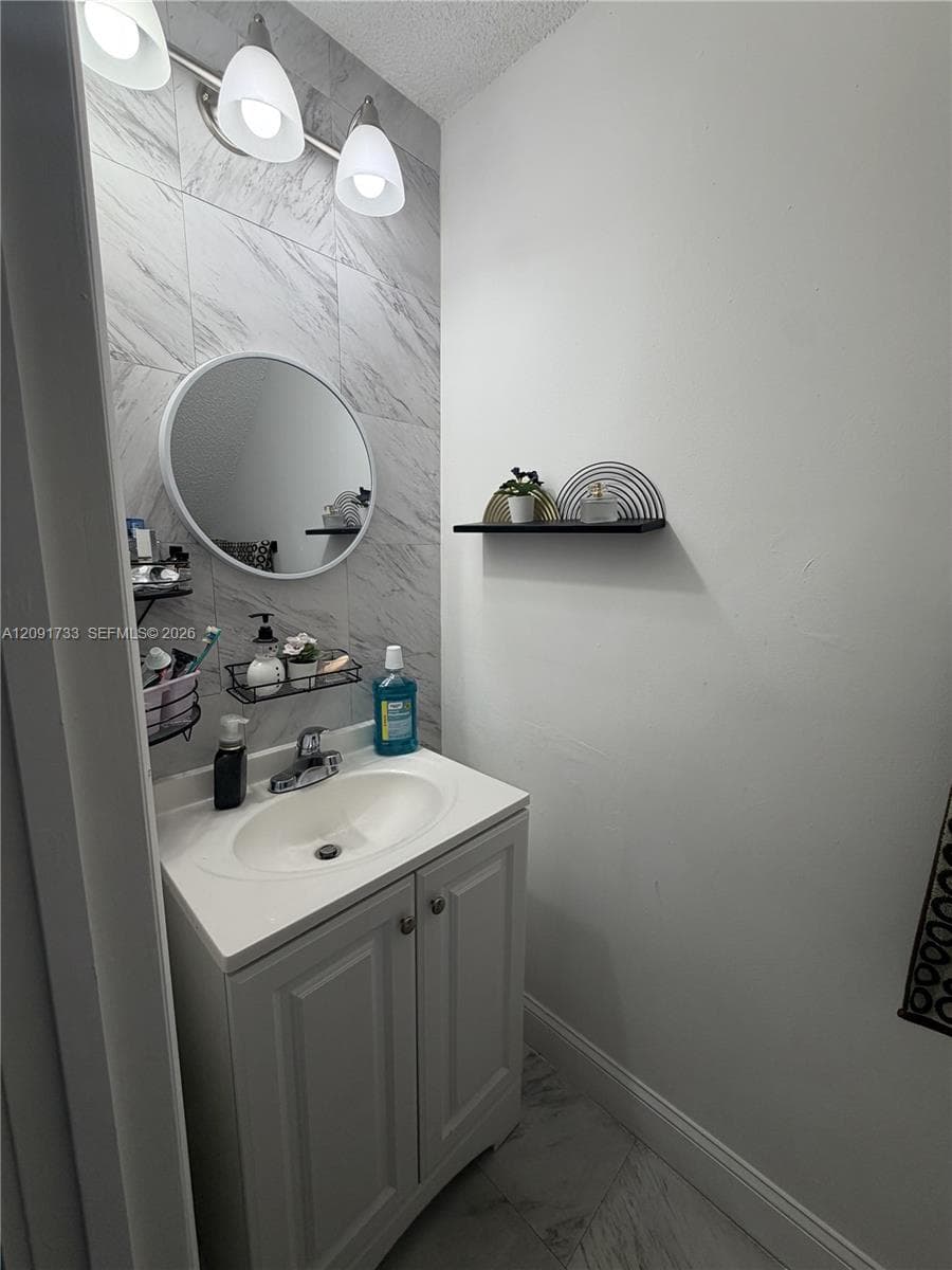 LAGUNA CONDO · #4 in Miami - Photo 12