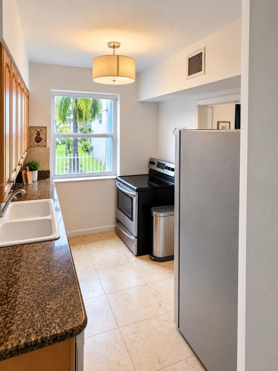 EL CAPRI COURTYARDS CONDO · #2-C in Miami - Photo 5