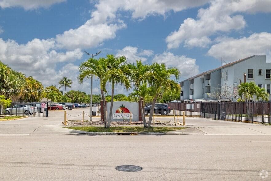 LOS SUENOS CONDO · #F202 in Hialeah - Photo 2