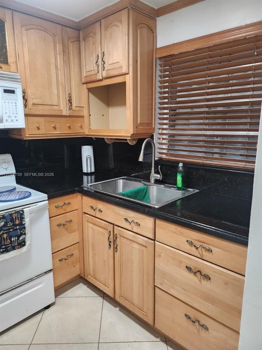 LOS SUENOS CONDO · #F202 in Hialeah - Photo 6