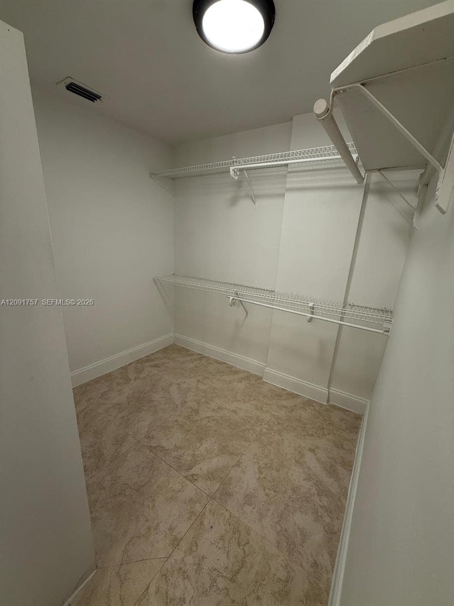 EASTERN SHORES WHITE HOUS · #308 in North Miami Beach - Photo 8