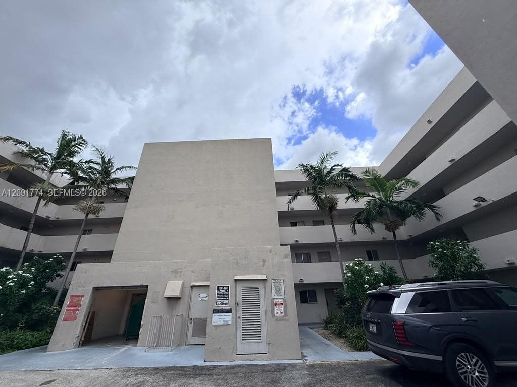 BARACOA CONDO · #407 in Hialeah - Photo 4