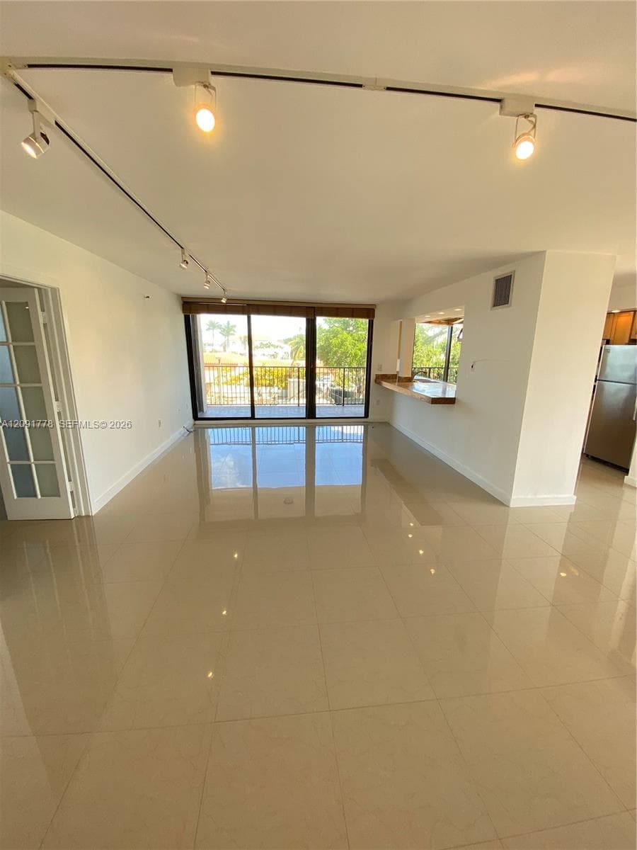 VENETIAN ISLE · #202 in Miami - Photo 3