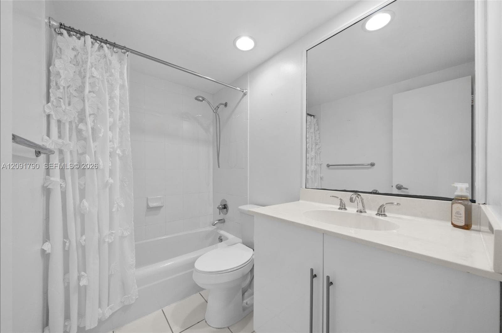 RESIDENCES ON HOLLYWOOD B · #1439 in Hollywood - Photo 5