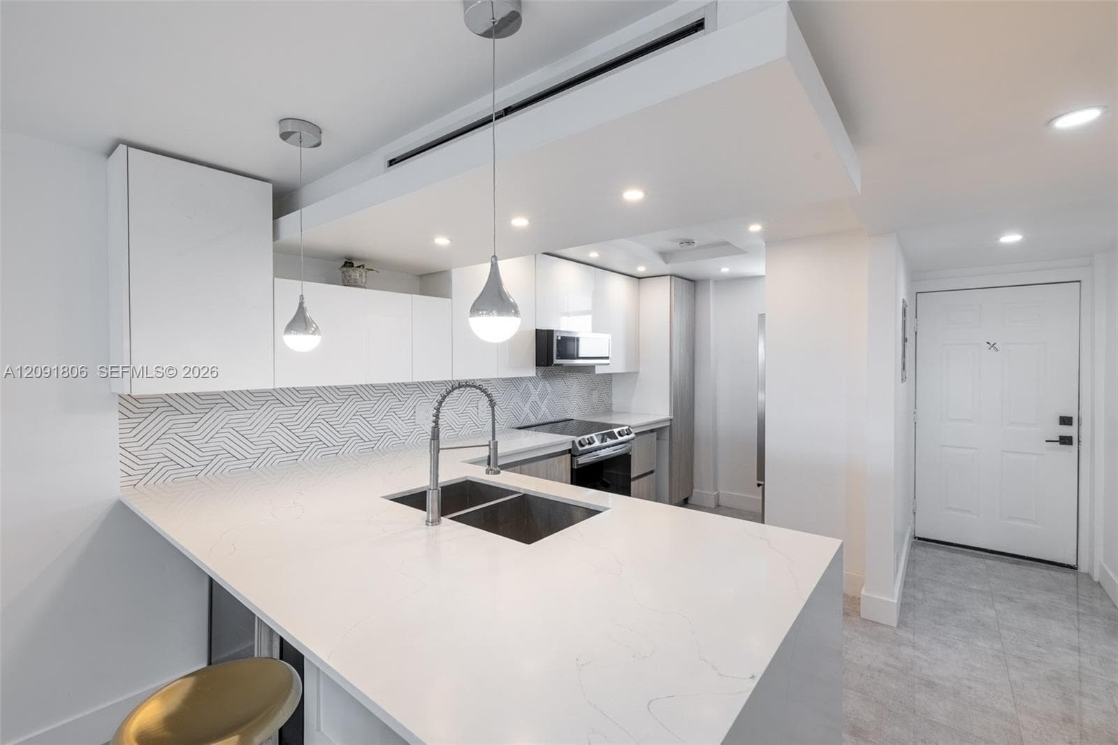 ISLAND SHORES CONDO · #1003 in North Miami Beach - Photo 1