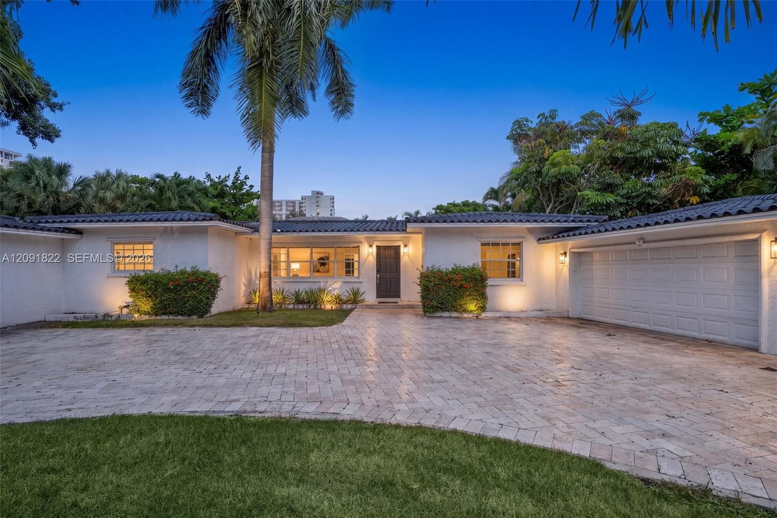 1308 Seabreeze Blvd photo 1