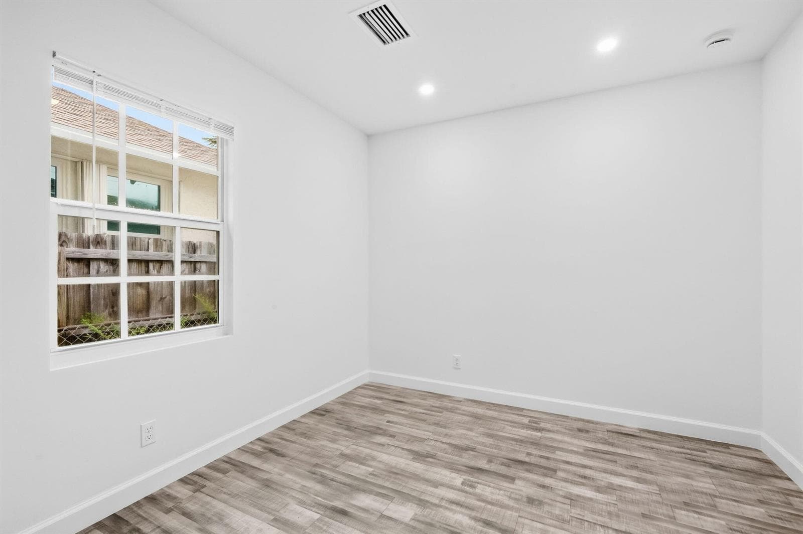 16-web-or-mls-5203_N_Flagler_Dr_07476